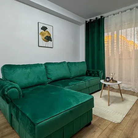 Relax At Coresi Mall Apartman