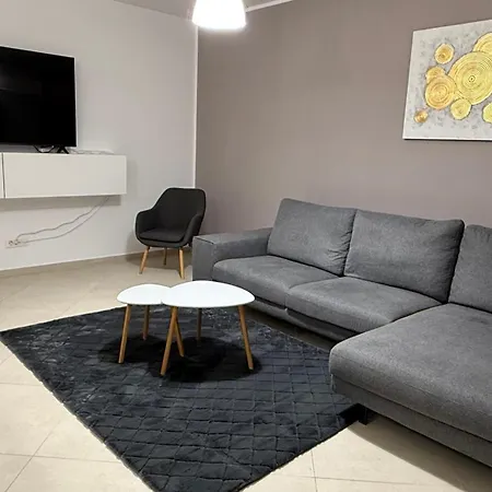 Relax At Coresi Mall Apartman *